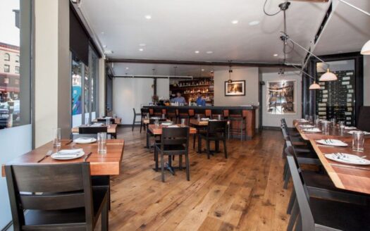 Restaurante Consolidado en Chamberí-Vallehermoso: Traspaso con Alto Rendimiento y Equipo Estable