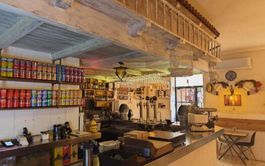 Bar restaurante en traspaso junto al WiZink Center con licencia definitiva