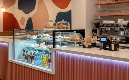 Restaurante con Terraza en Centro Comercial Arturo Soria – Flujo Constante de Clientes y Licencia Definitiva